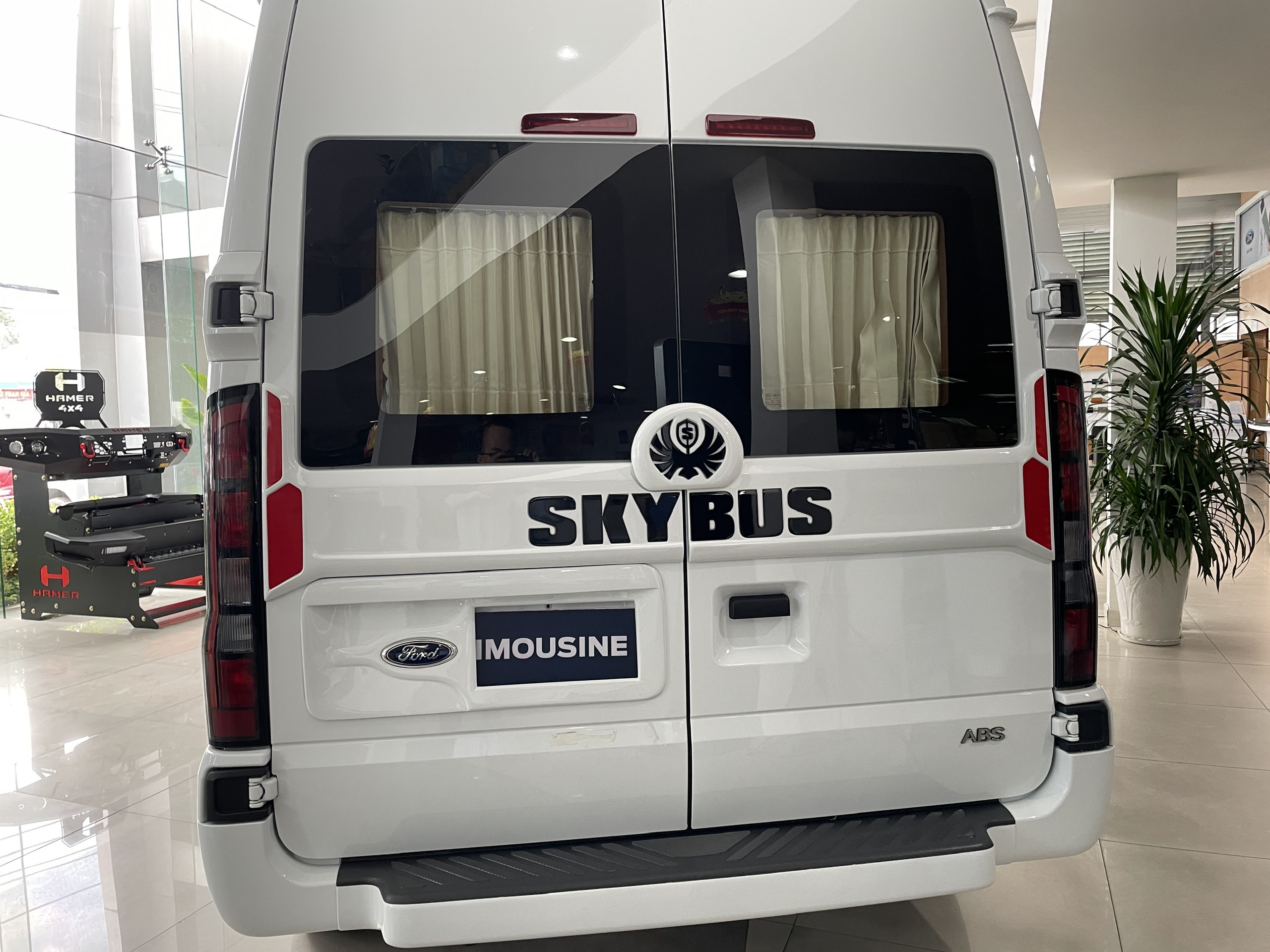 ford transit limousine 10 cho skybus cao cap 12
