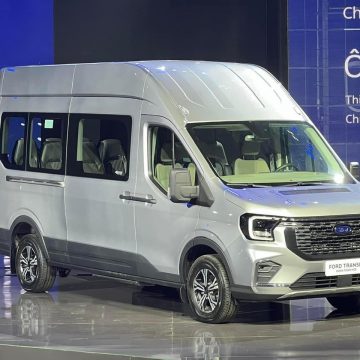 FORD TRANSIT MÀU BẠC 2024