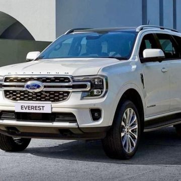 Ford Everest Platinum Màu Trắng 2024