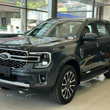 Ford Everest Platinum Màu Xám – Hợp Mệnh Kim