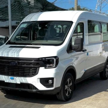 Ford Transit Trend Màu Trắng 2024