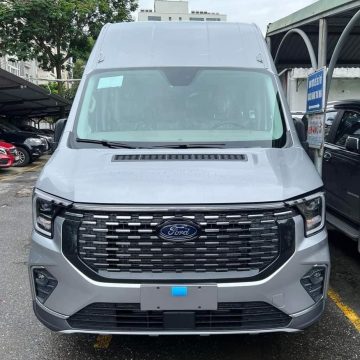 Ford Transit Premium Màu Bạc