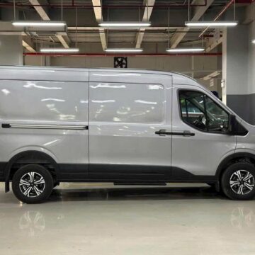 Ford Transit Van 6 Chỗ Trần Thấp